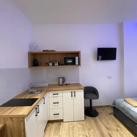Apartment квартира-студія подобово на вулиці городоцька 102