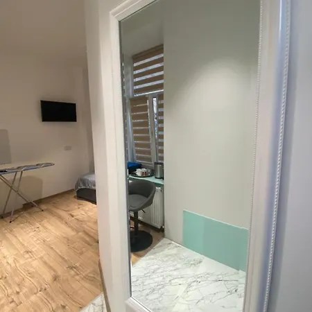 квартира-студія подобово на вулиці городоцька 102 *