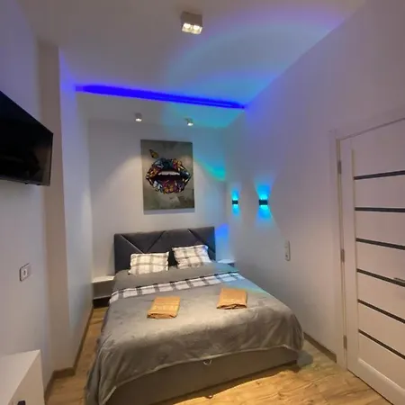 квартира-студія подобово на вулиці городоцька 102