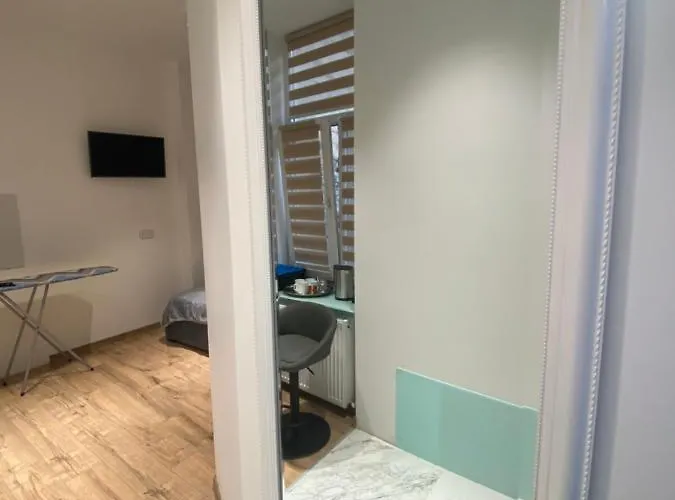 квартира-студія подобово на вулиці городоцька 102 *